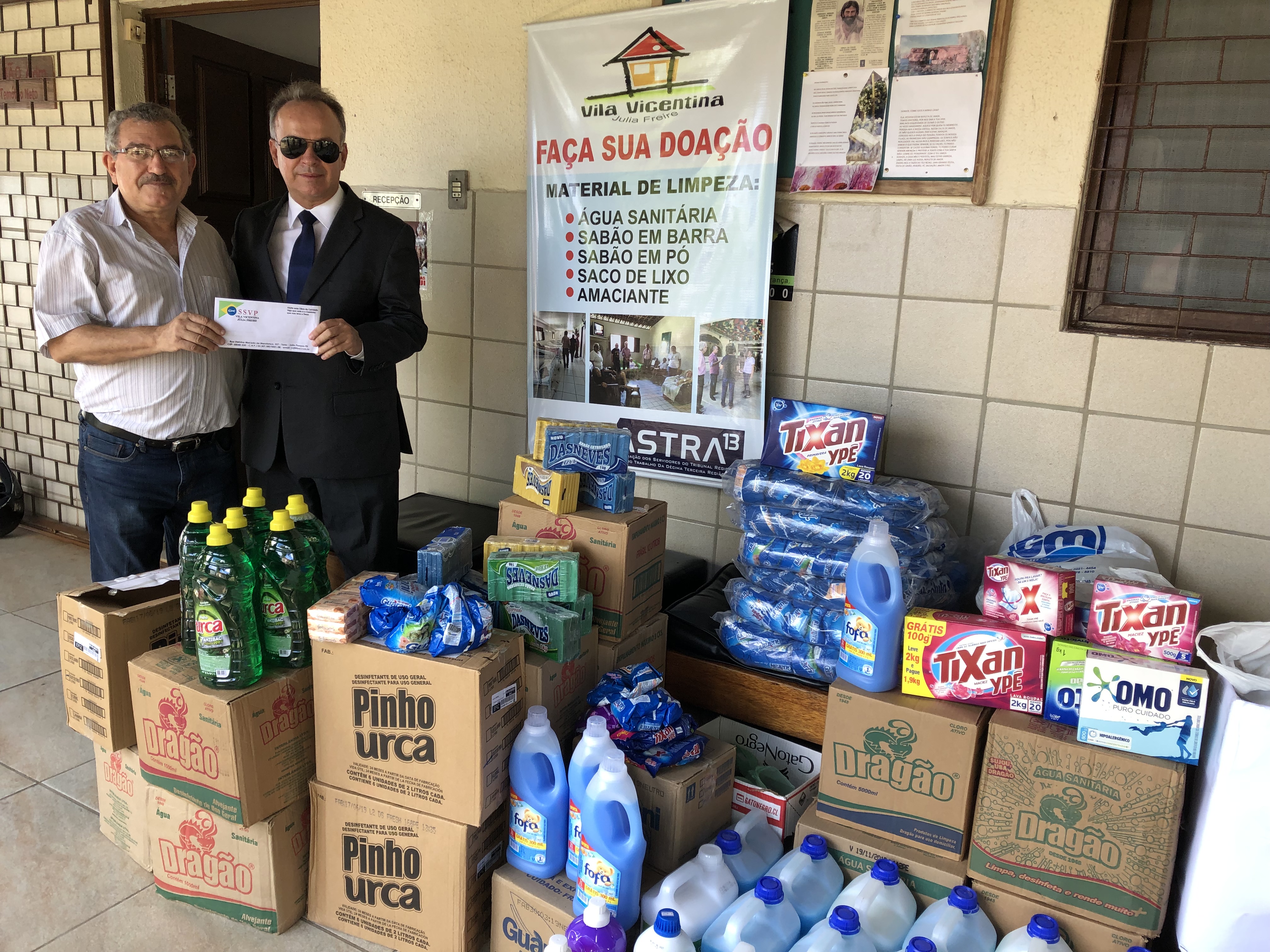 Doação de mais de 1000 itens de limpeza para a Vila Vicentina